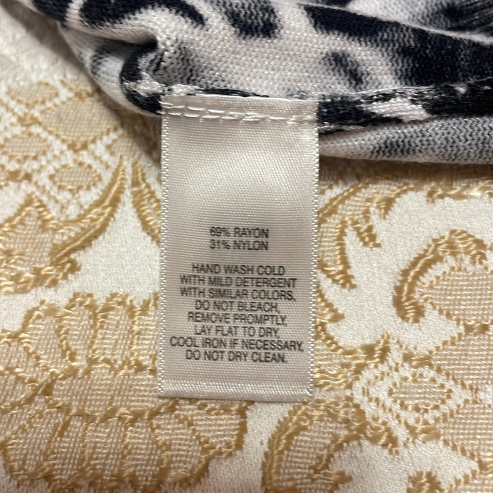 Women’s WHITE HOUSE BLACK MARKET 3/4 Sleeve Floral Sweater Size M - Picture 11 of 11